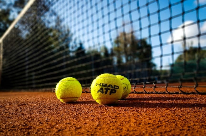 Tennisbaelle unsplash 866x572